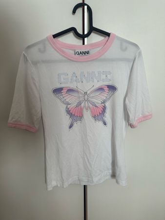 Ganni T-Shirt weiss mit Schmetterling 
