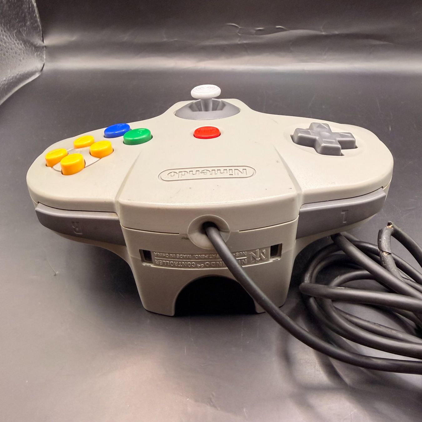 Nintendo Controller: Nintendo 64 Controller Grau – Kabel beschädigt – Usato da Düdingen venduto da Nerdworld 2