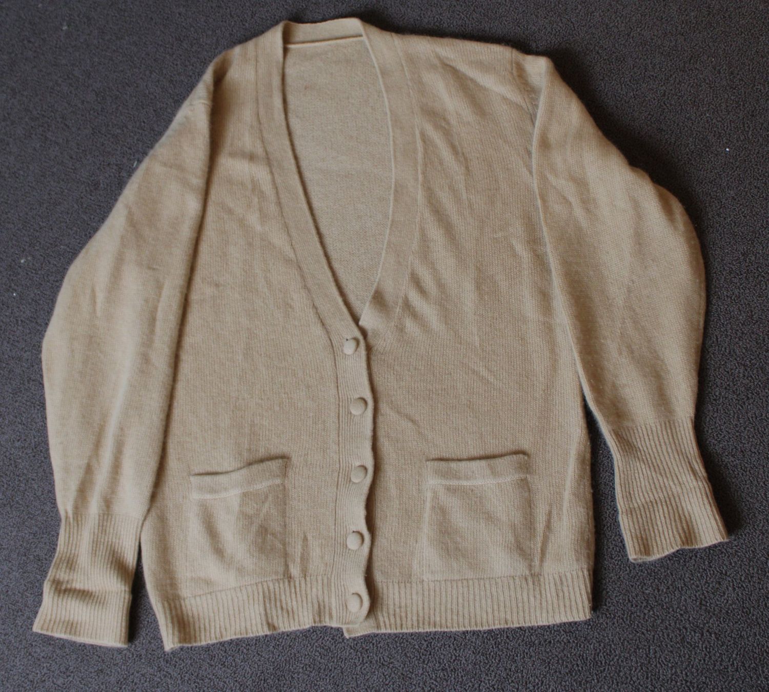 Jacken: Kaschmir-Strickjacke – Gebraucht aus Schaan von antikes_und_kurioses 6