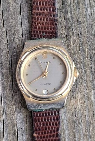 Montres: Damenuhr QUASAR – D'occasion à Mühlebach (Goms) par chr_q6d8