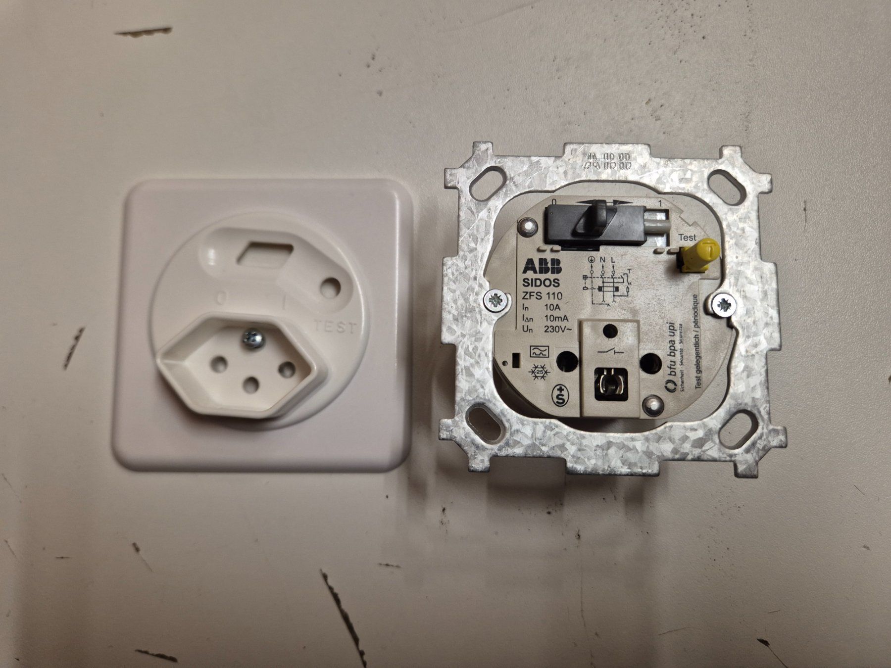 ABB Spine: Steckdose T13 ABB Sidos Standard UP – Usato da Oberhasli venduto da meggy1984 1