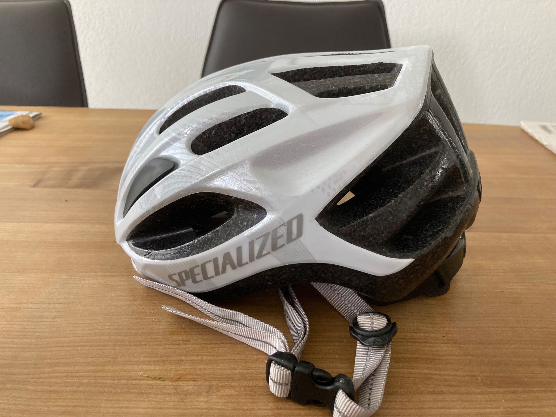 Caschi: Damen Velohelm Spezialized 50-58 cm – Usato da Fehraltorf venduto da mayalotto