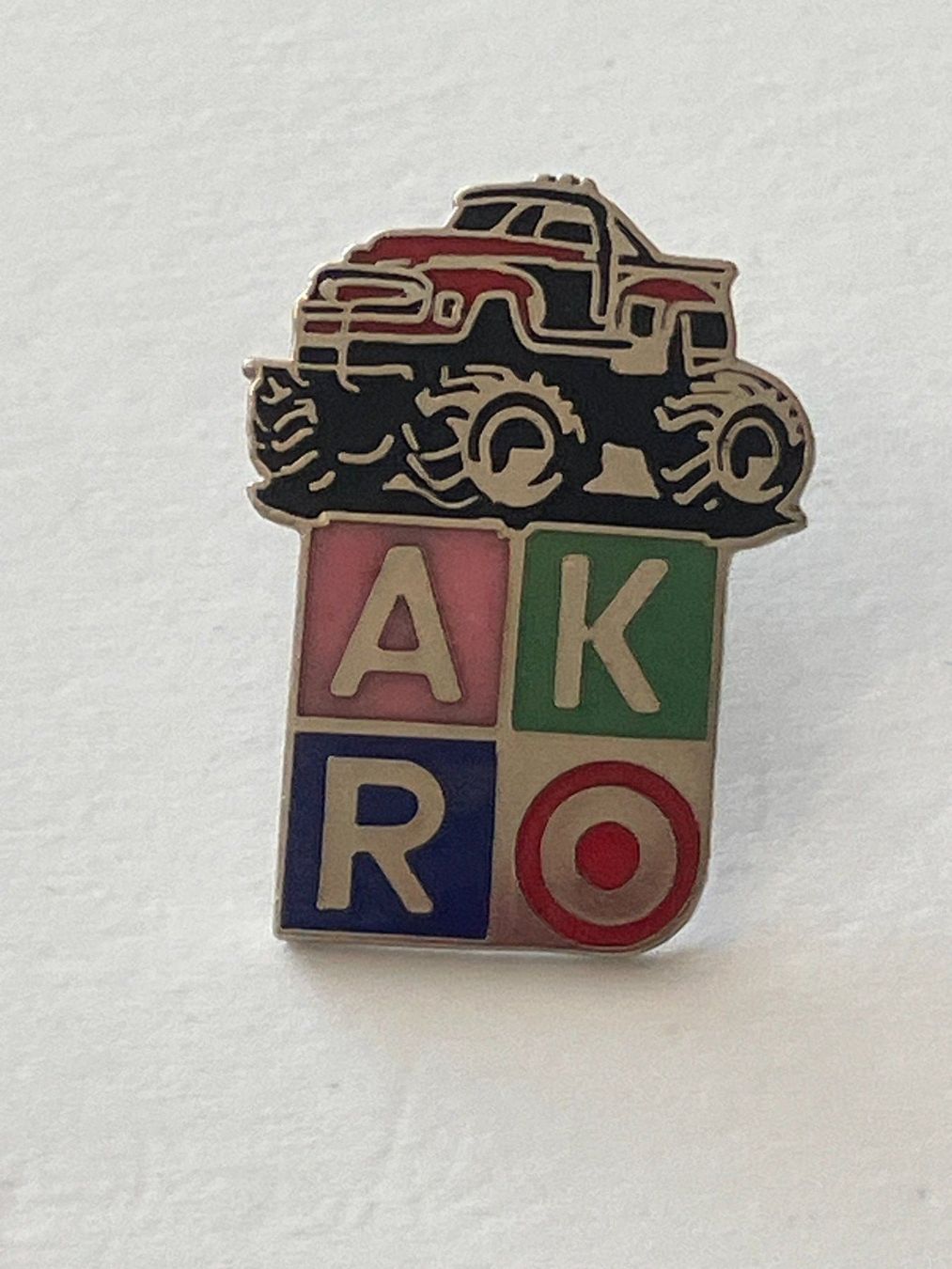 Placchette & Badge: 1 Pin AKRO Monstercar – Usato da Basel venduto da djwwpp