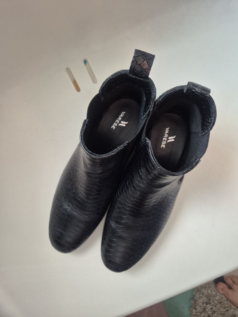 Scarpe da donna: Stiefelette schwarz Gr. 38 – Usato da Rotkreuz venduto da tamara_10 1