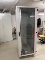 Netzwerkschrank grau mit Glastür 19 Zoll