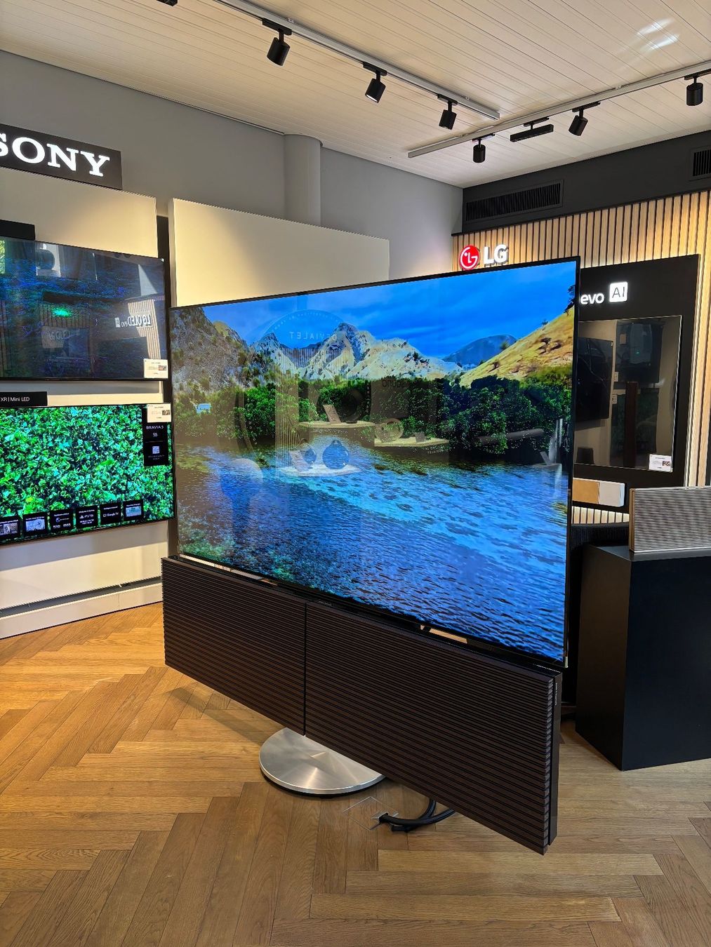 Bang & Olufsen Televisori: Beovision Harmony 83" Bang & Olufsen – Nuovo (secondo la descrizione) da Sion venduto da Bang-OlufsenSion 1