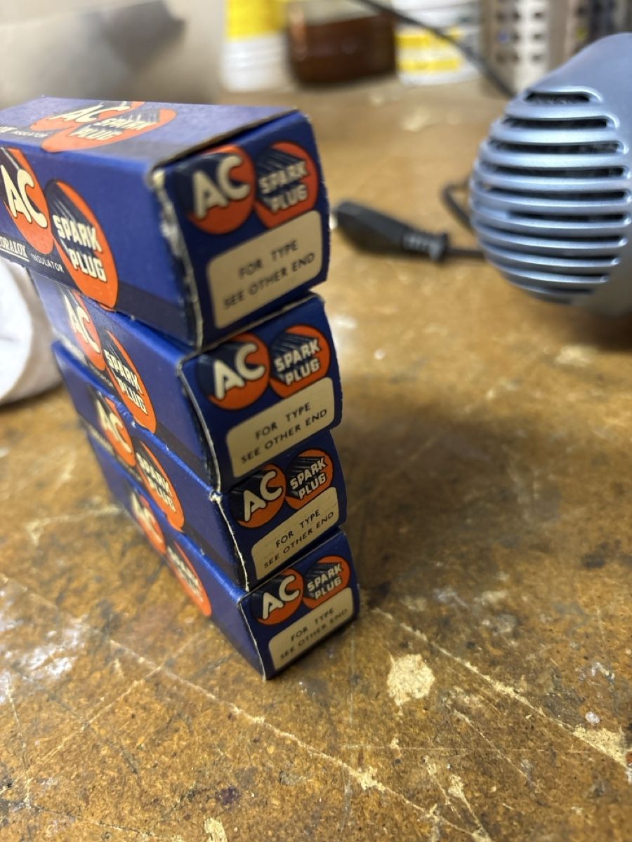 Tutti pezzi di ricambio auto: NUR Verpackung: AC Zündkerzen 46 COM, Oldtimer, Vintage – Difettoso da Winterthur venduto da Teflonbrauer 2
