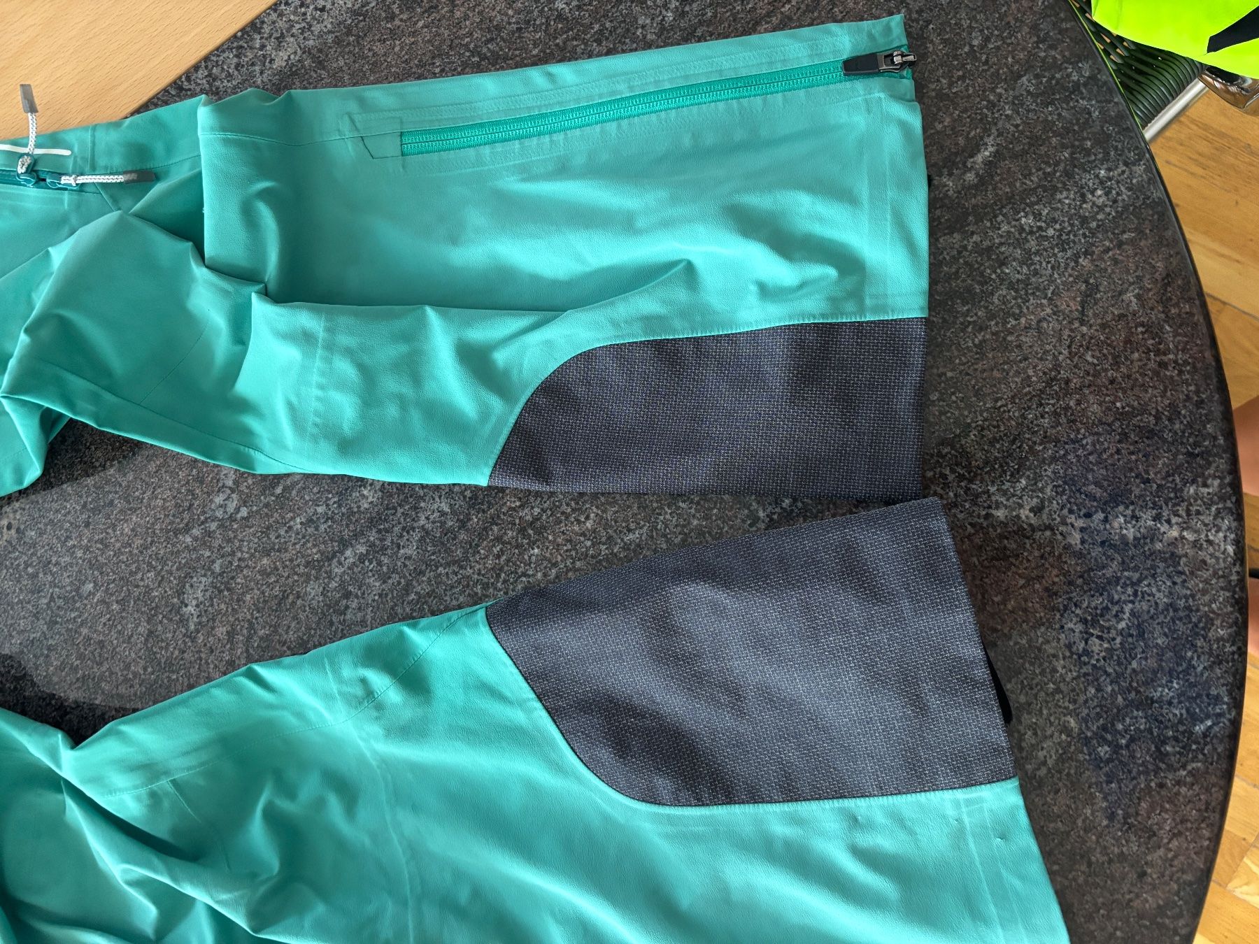 Haglöfs Pantaloni: Haglöfs Hardshellhose Gr.M – Usato da Hasliberg-Hohfluh venduto da hasliberg79 3
