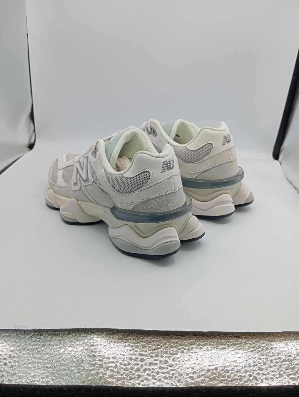 New Balance Scarpe da uomo: New Balance 9060 (EU39.5) – Nuovo e nell'imballaggio originale da Schaffhausen venduto da outlez 5