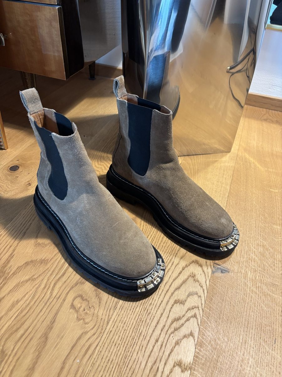 Sandro Scarpe da donna: Sandro Wildleder Chelsea Boots – Usato da Maur venduto da Vedriana_G