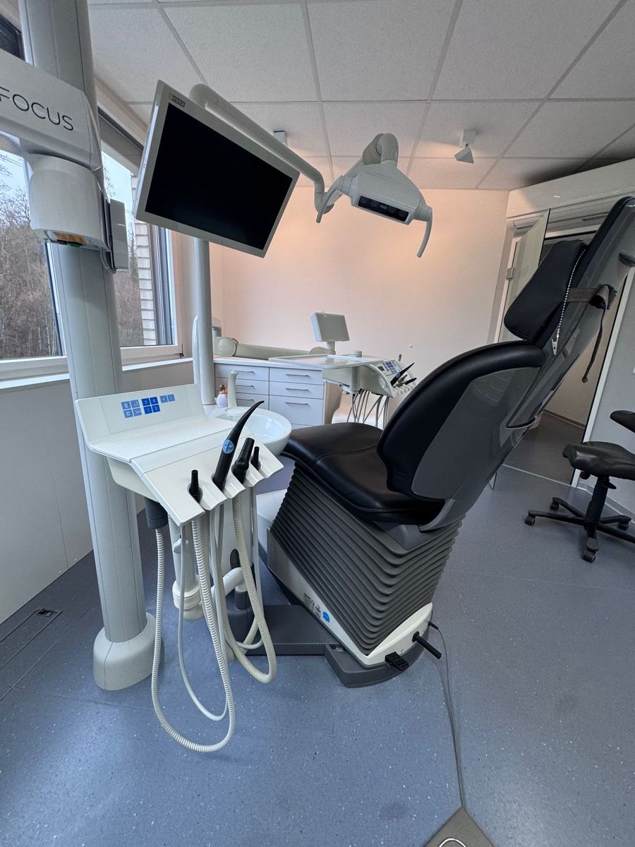 Dentsply Sirona Attrezzature mediche: Behandlungsstühle Zahnarztpraxis – Usato da Adligenswil venduto da cami9219 3