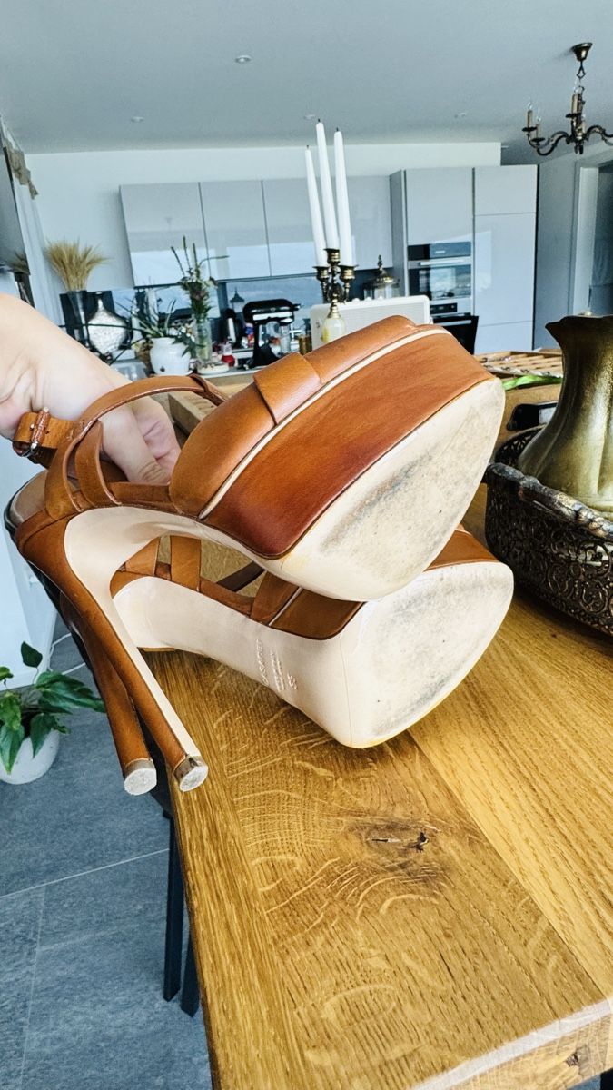 Casadei Damenschuhe: Casadei Sandals – Gebraucht aus Mörigen von TimelessFinds 2