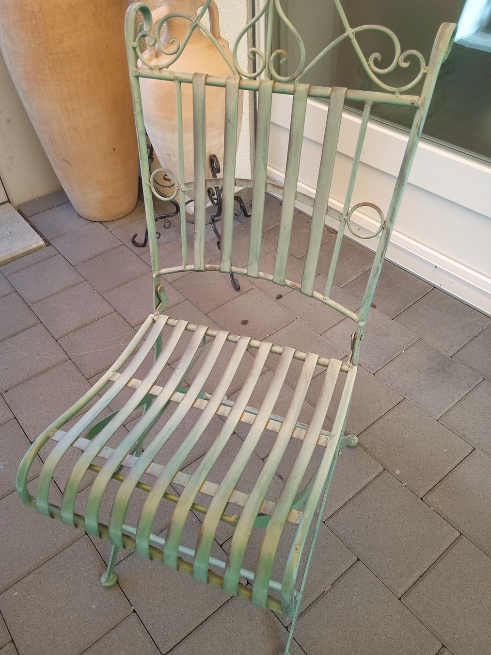 Set di tavolo e panche: Antiker Gusseiserner Tisch mit 6 Stühlen – Usato da Rothrist venduto da MaSa82 2