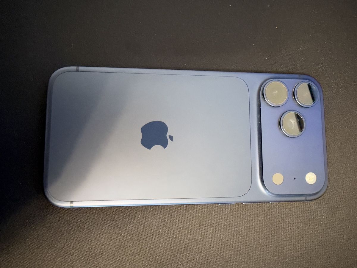 Apple Portables: iPhone 17 pro Max 1TB deep bleu – Neuf (Voir description) à Givisiez par sam-1994 3
