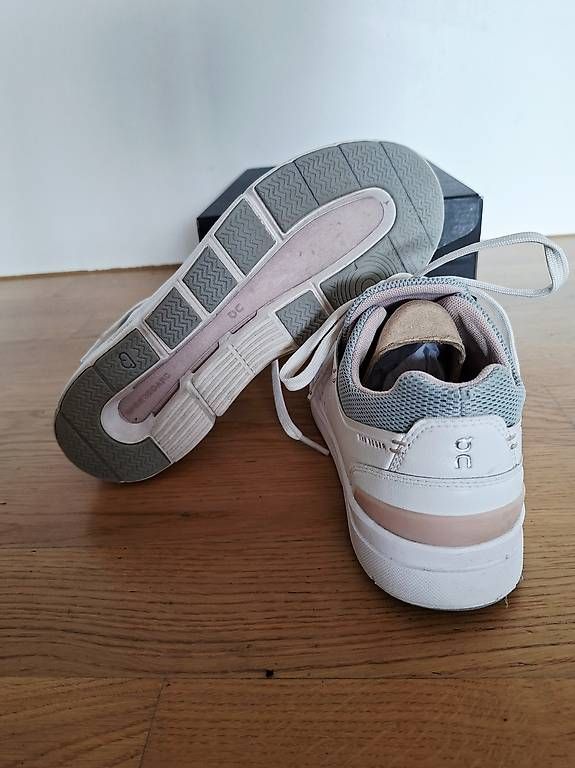 Scarpe da donna: On sneakers.gr.37.5 – Usato da Siebnen venduto da Manuwalk 2