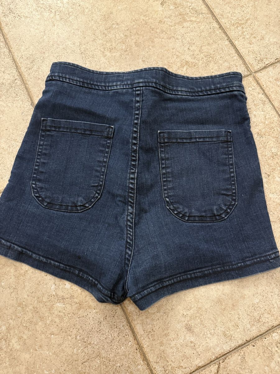 Pantaloni: Blaue kurze Hose – Grösse M – Usato da Pratteln venduto da syr_g2ql 1
