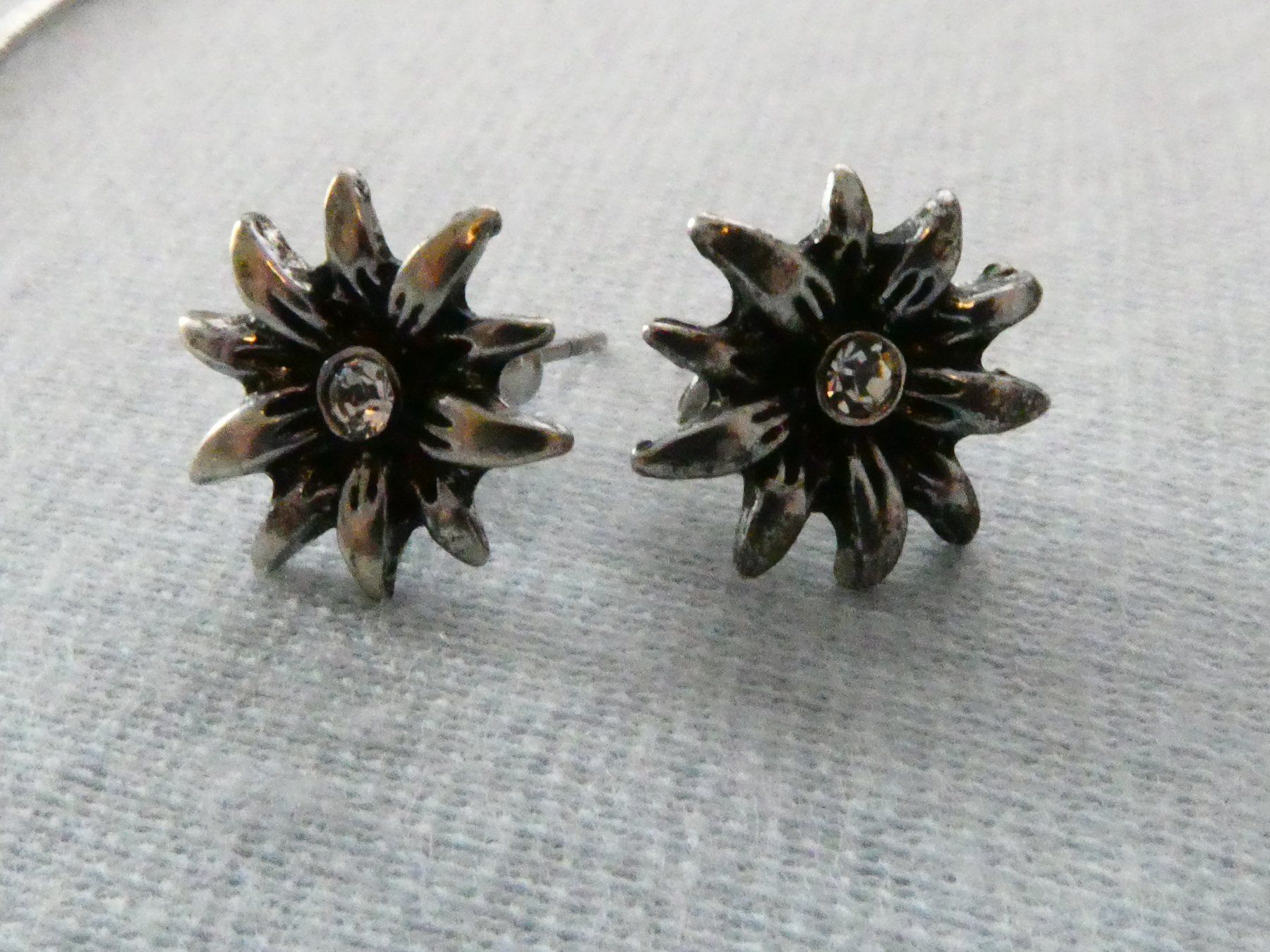 Catenine: Edelweiss Kette und Ohrstecker – Usato da Zürich venduto da Jo-Ma 1