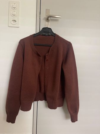 Braune Strickjacke