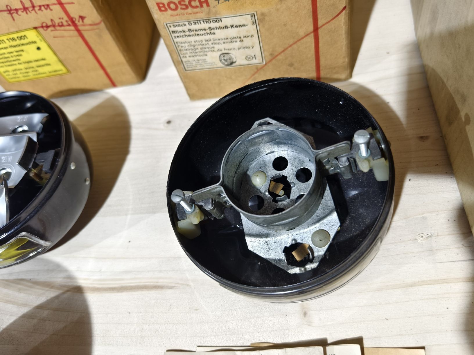 Bosch Tutti pezzi di ricambio auto: Ein Posten Alte Bosch Heckleuchten  – Nuovo (secondo la descrizione) da Ottoberg venduto da KingTony 4