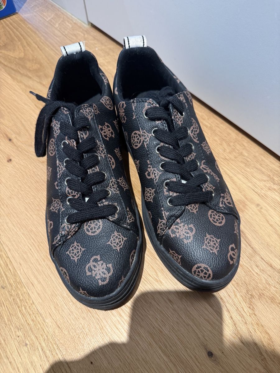 Guess Damenschuhe: Guess Schuhe Grösse 39 – Gebraucht aus Embrach von roseblaettli0815