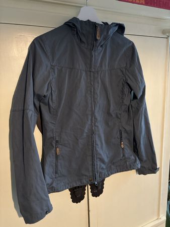 Fjällräven Stina Jacke Damen grau Grösse XS mit Fleck