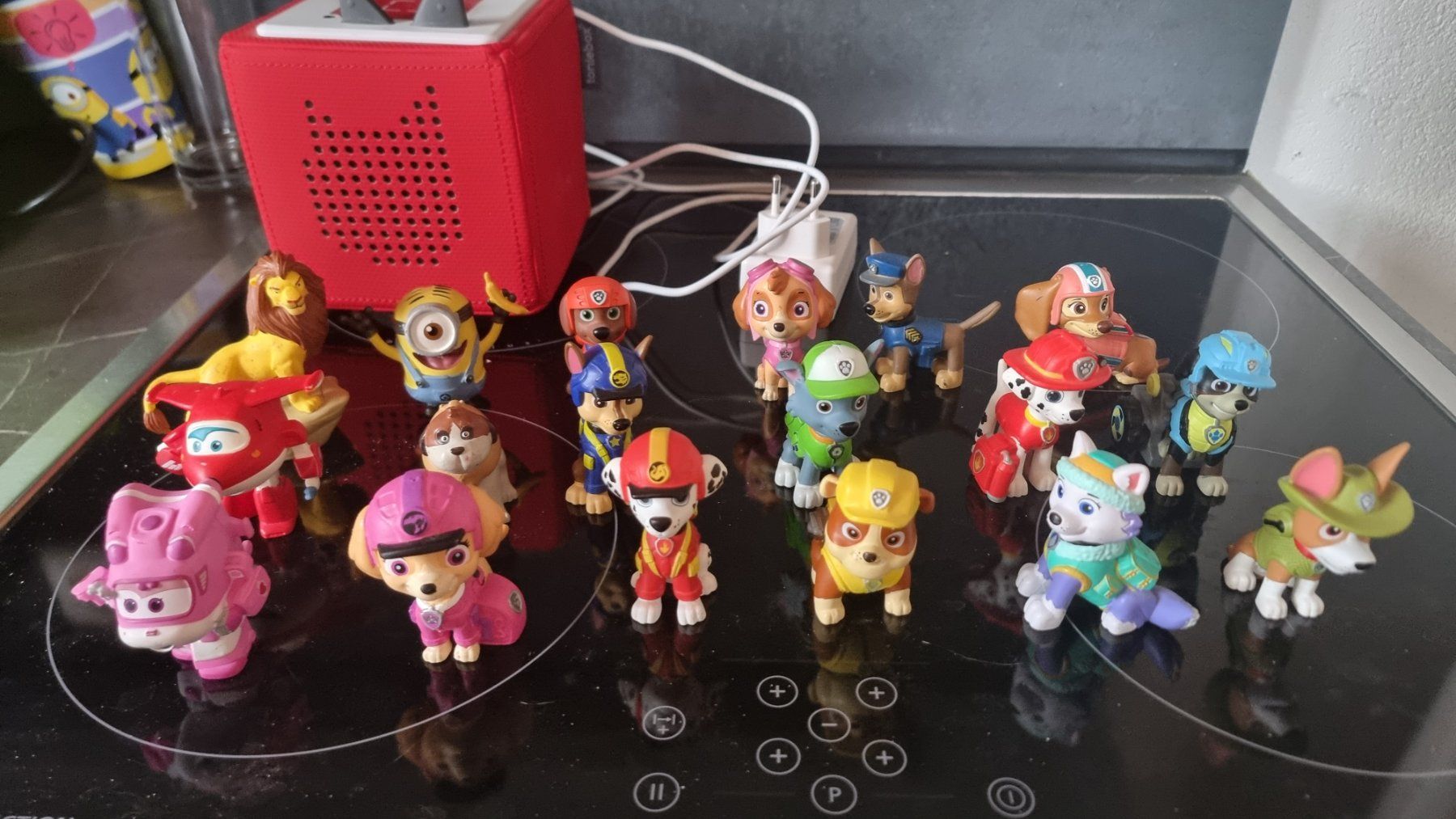 Tonies Giocattoli: Toniebox inkl. 18 Figuren – Usato da Konolfingen venduto da Goofy021 1