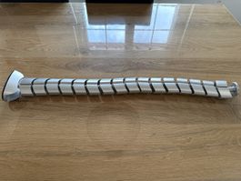 Bürotisch flexibler Kabelkanal