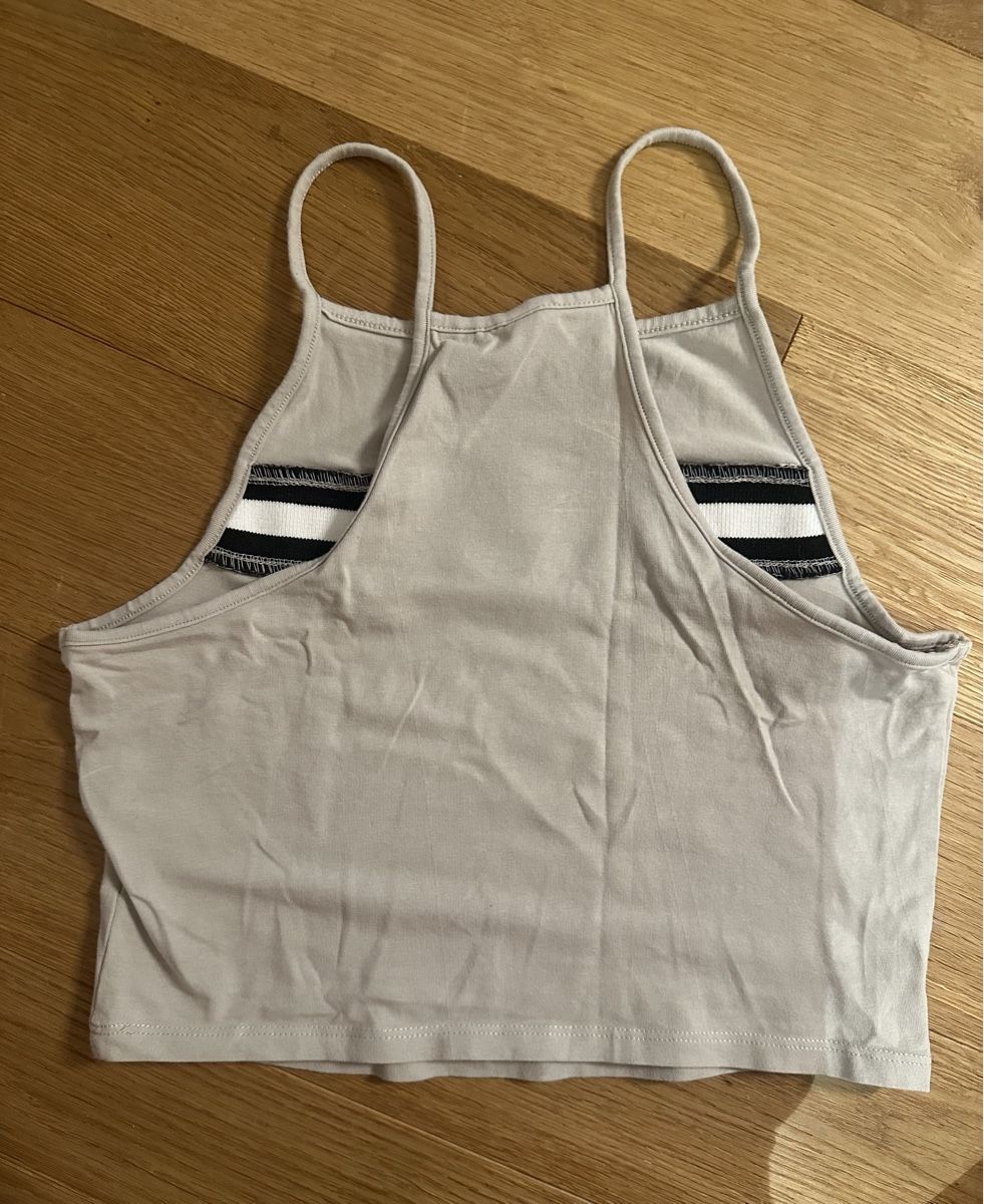 H&M Top: H&M Crop Top - S – Nuovo (secondo la descrizione) da Kerns venduto da liv_8rly 1