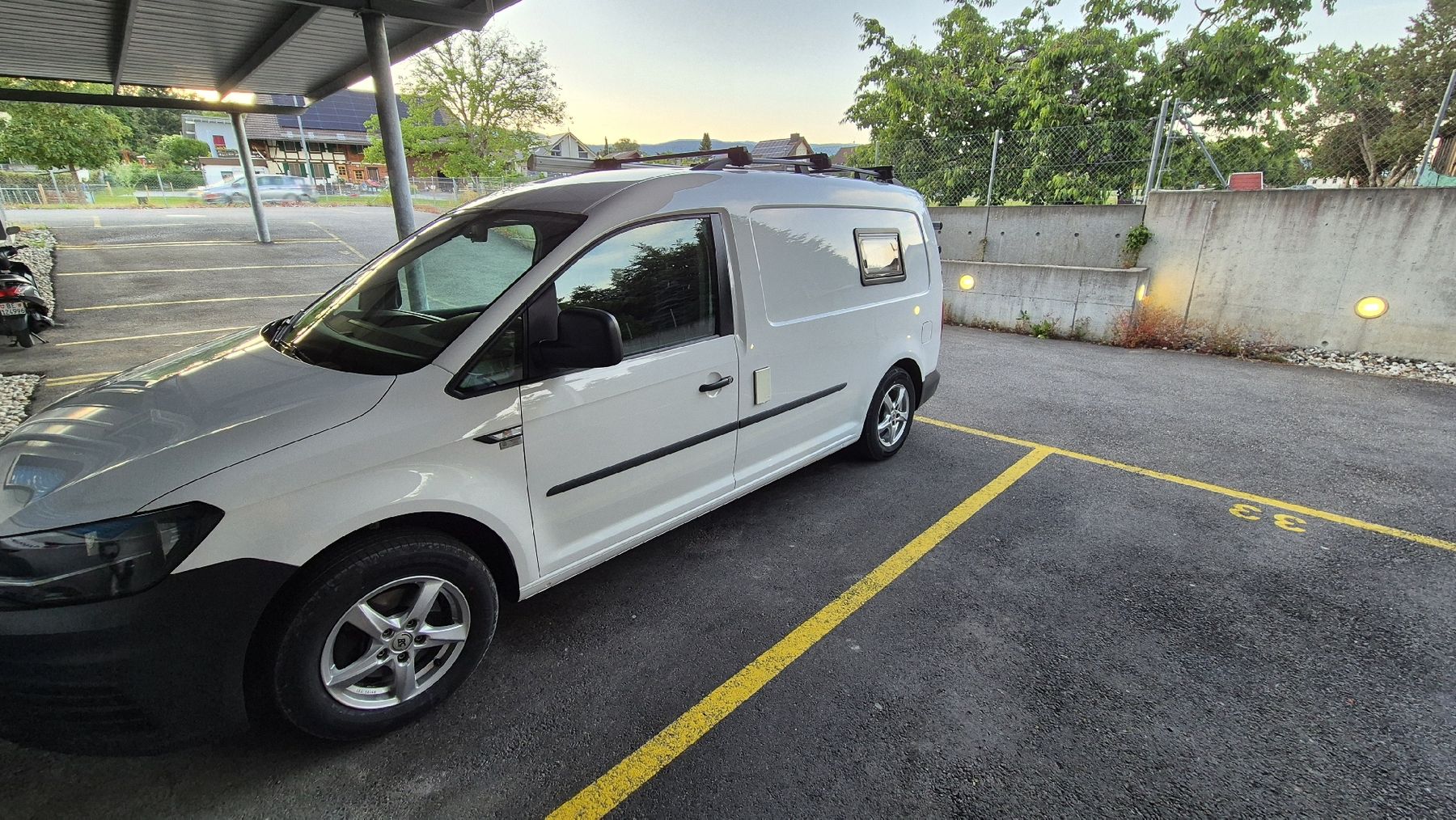 VW Camping Fahrzeuge: VW Caddy Microcamper frisch ab Service neu 8-fach bereift – Gebraucht aus Gals von Pinball79 7