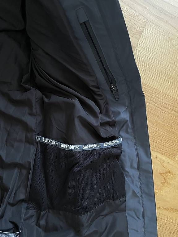 Superdry Jacken: Winterparka Damen – Gebraucht aus Berg SG von kat_5kws 2