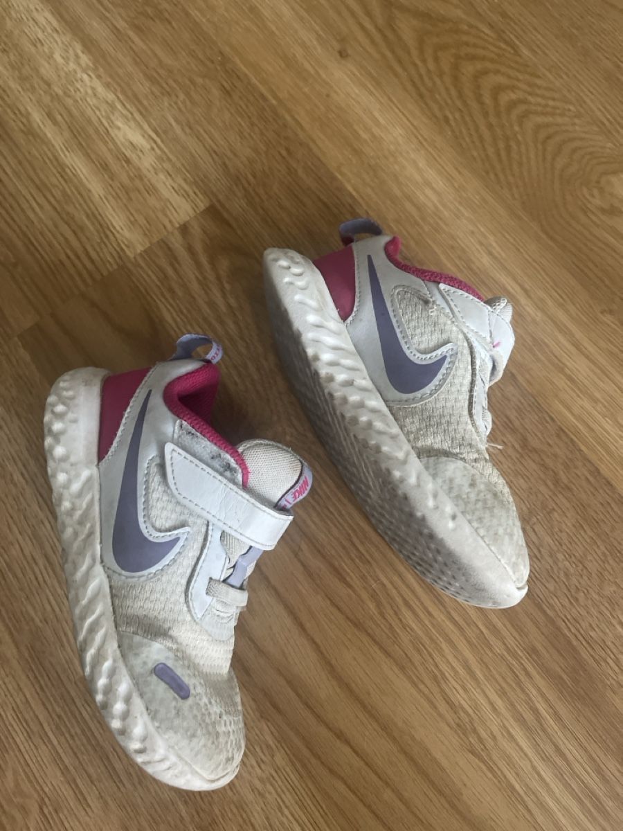 Nike Scarpe da uomo: Nike Revolution Sneaker Grösse 26 – Usato da Suhr venduto da RIE83 2