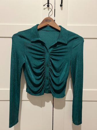 Bluse in Smaragdgrün mit Raffung