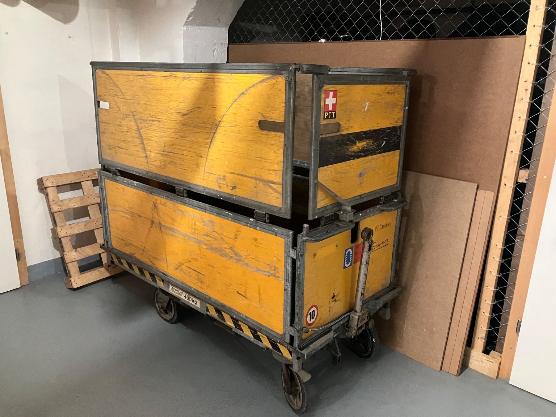 Banconi: Original PTT Wagen Schweizer Post 1970 – Usato da Erlenbach im Simmental! venduto da Simmentaler-Perlen