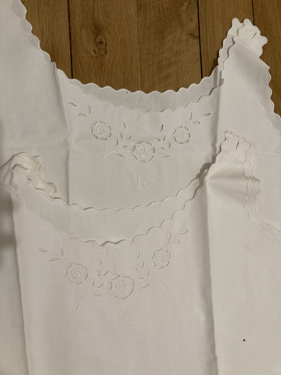 Négligés & Pyjamas: 2 antike Nachthemden – D'occasion à Zürich par Ekka 1