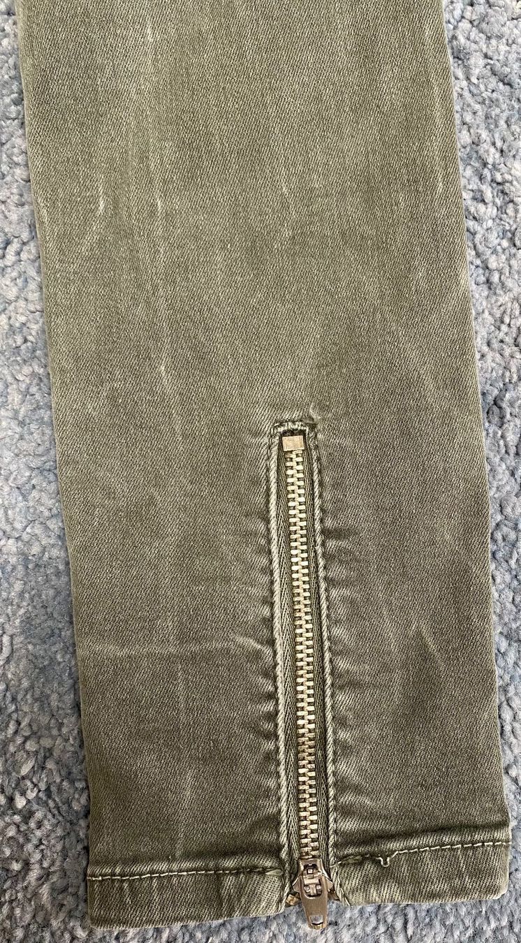 Pantaloni: Jeans Hose dunkelgrau-khaki – Usato da Möhlin venduto da eny_lsk7 2