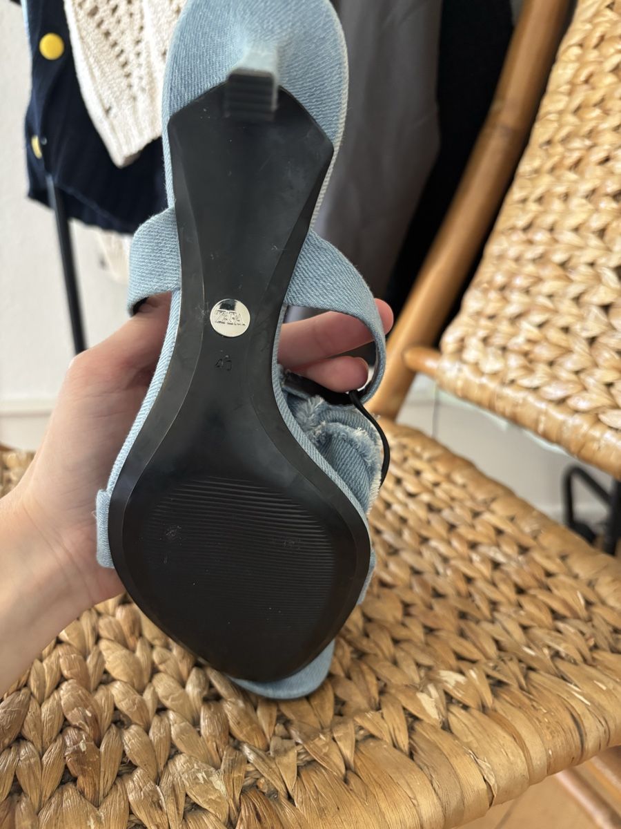 Zara Scarpe da donna: Denimsandale mit Blumendetails (40) – Nuovo e nell'imballaggio originale da Bern venduto da Charlot19 2