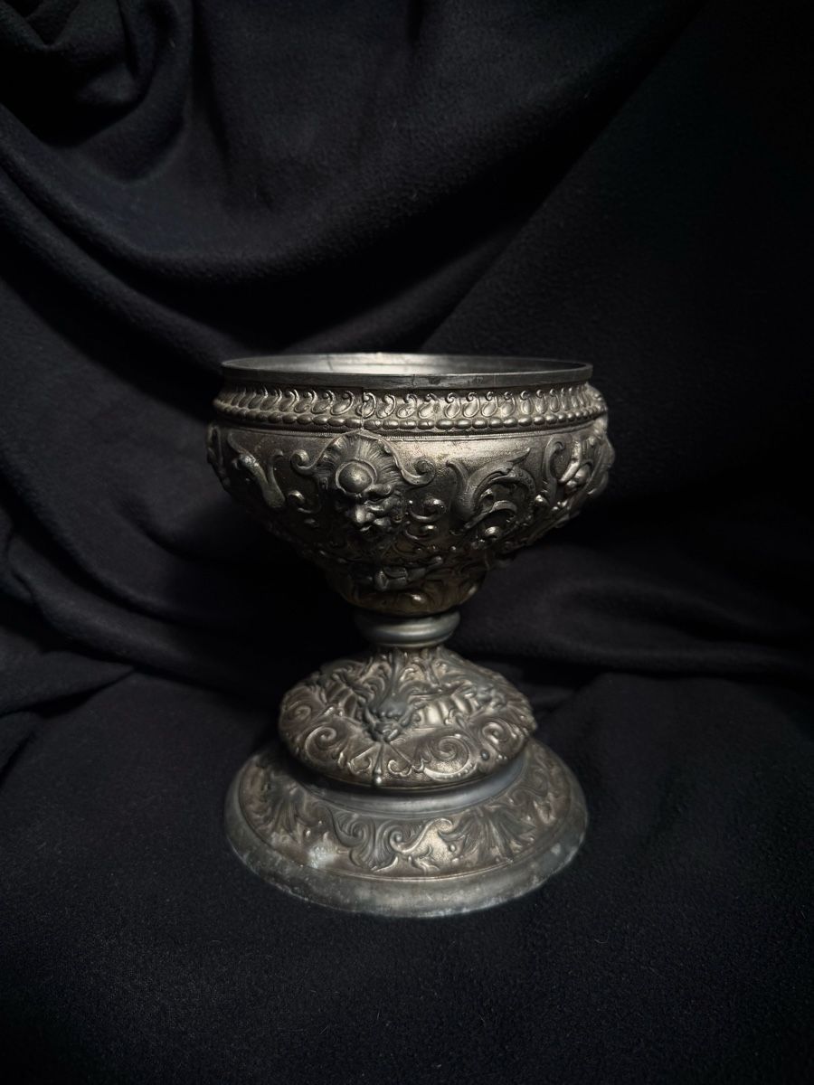 Tutte le decorazioni: Decorative metal chalice ornate  – Usato da Bern venduto da NOKOMETA 6