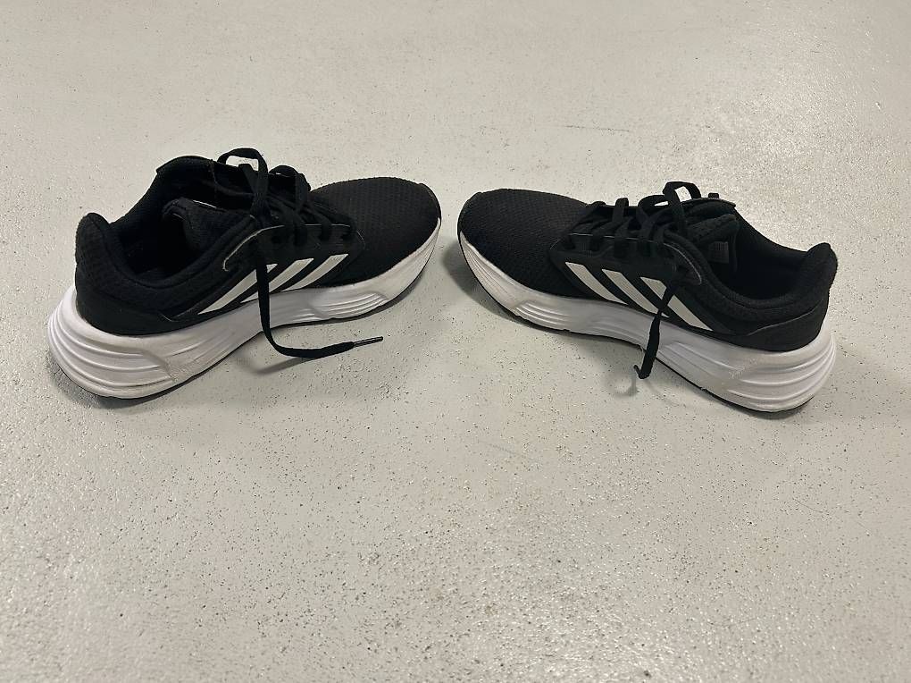 Chaussures femmes: Adidas Sneakers Gr. 38 2/3 – D'occasion à Thalheim an der Thur par Iselisberger 2