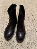 Almost new Black Vagabond Leather Boots, Zip Closure