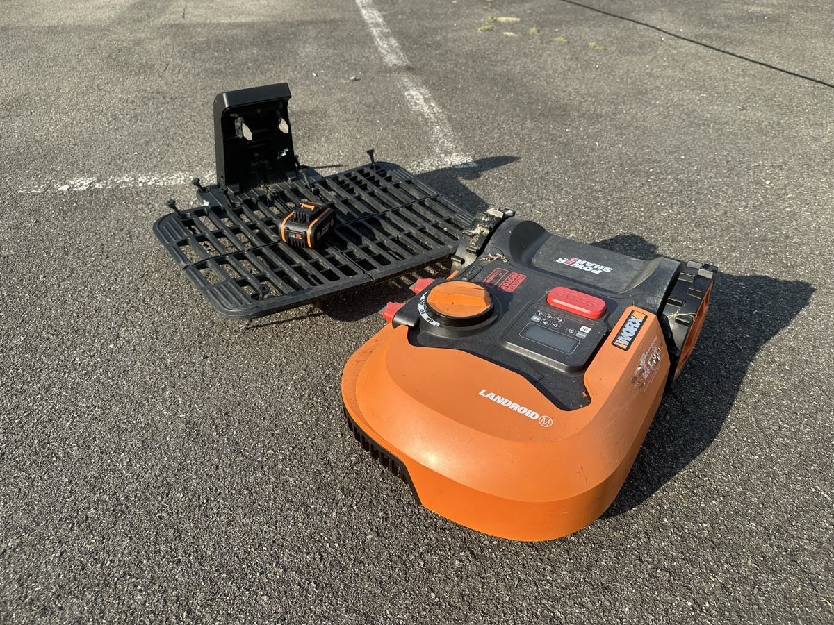 Worx Rasenmäher: Worx Landroid M700 Mähroboter  – Defekt aus Weinfelden von Fox770