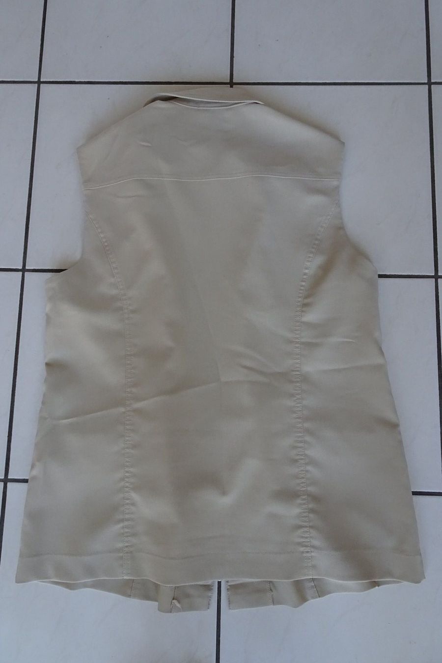 Gilet & Giacche senza maniche: Gilet beige Gr. 44 – Usato da Strengelbach venduto da schmetterling20 2