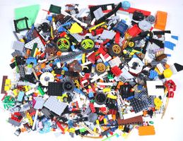 1.5 kg. Legoteile mit Minifiguren