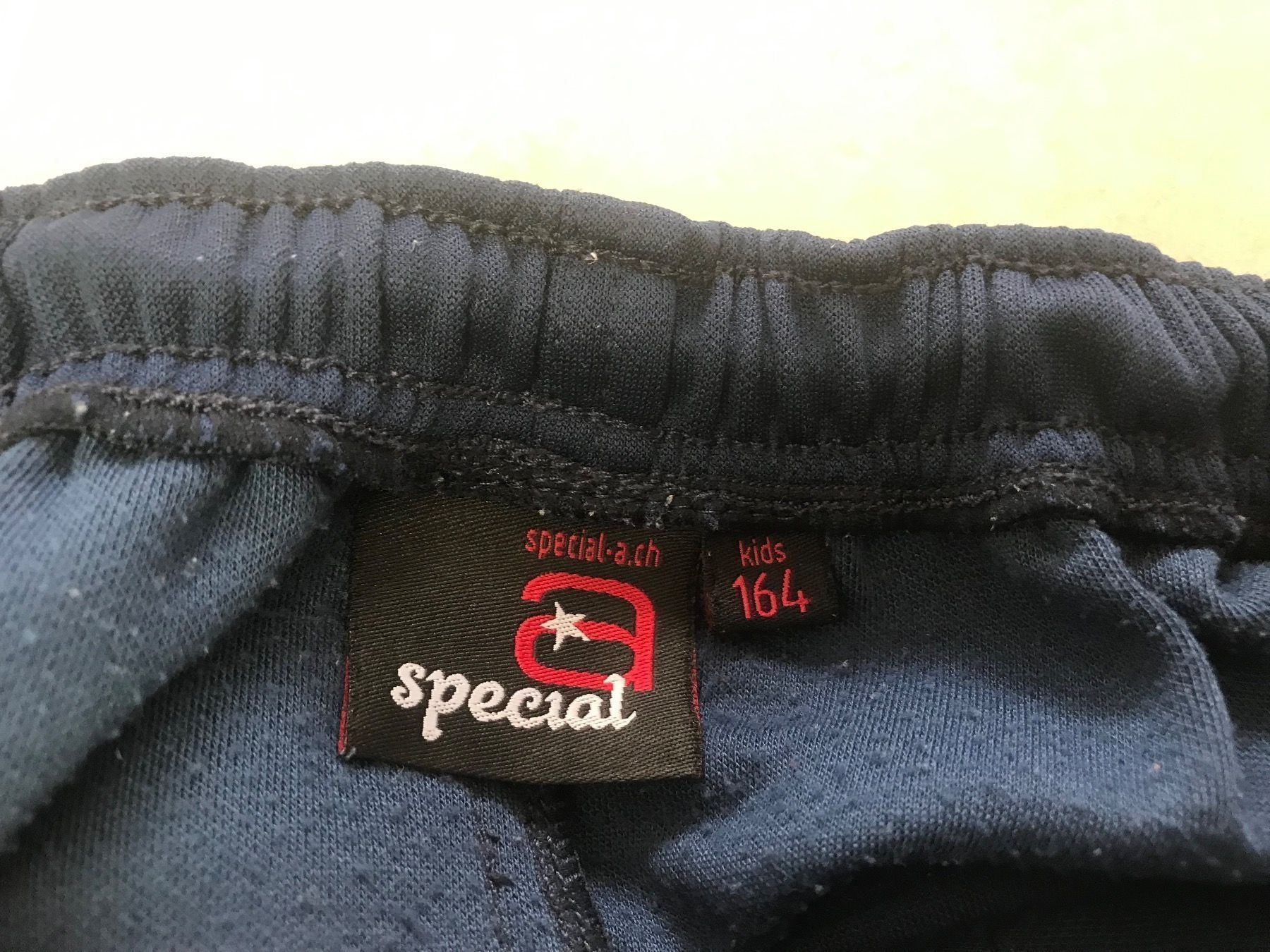 Pantaloni: Sporthose/ Trainerhose dunkelblau Gr.164 – Usato da Wädenswil venduto da JJ15 2