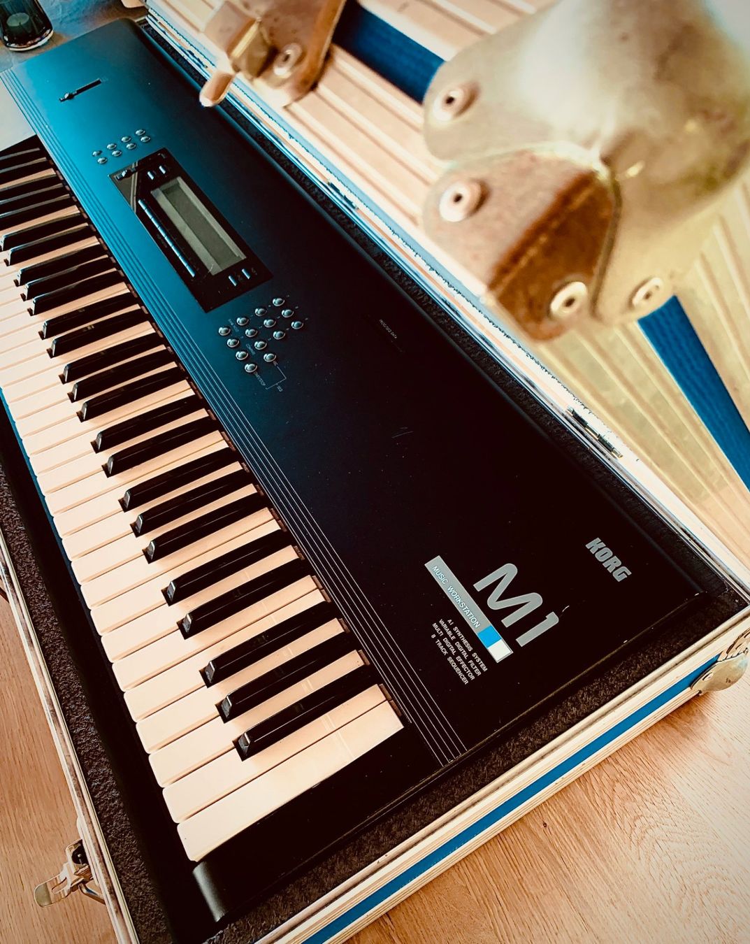 Korg Musikinstrumente: KORG M1 Workstation Synthesizer mit Hardcase – Gebraucht aus Wiliberg von thomaskull01