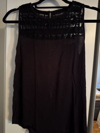 Schickes schwarzes Even&Odd Top mit Spitze, Grösse M