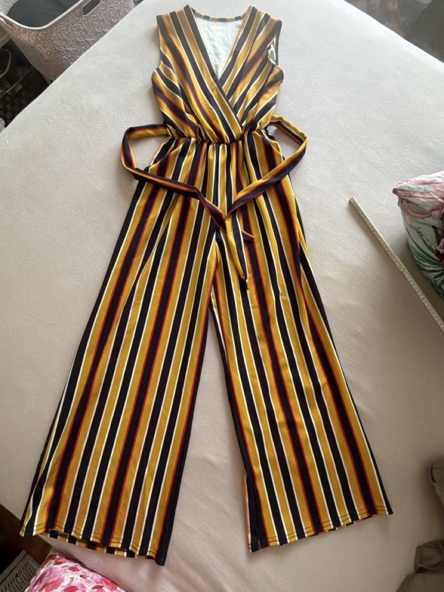 Jumpsuits: Schöner Overall Gr. M – D'occasion à Niederwangen BE par Diva_74
