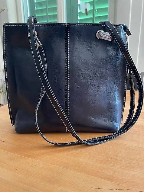 Taschen für Damen: Lederhandtasche – Gebraucht aus St.Gallen von NOVEMBER01