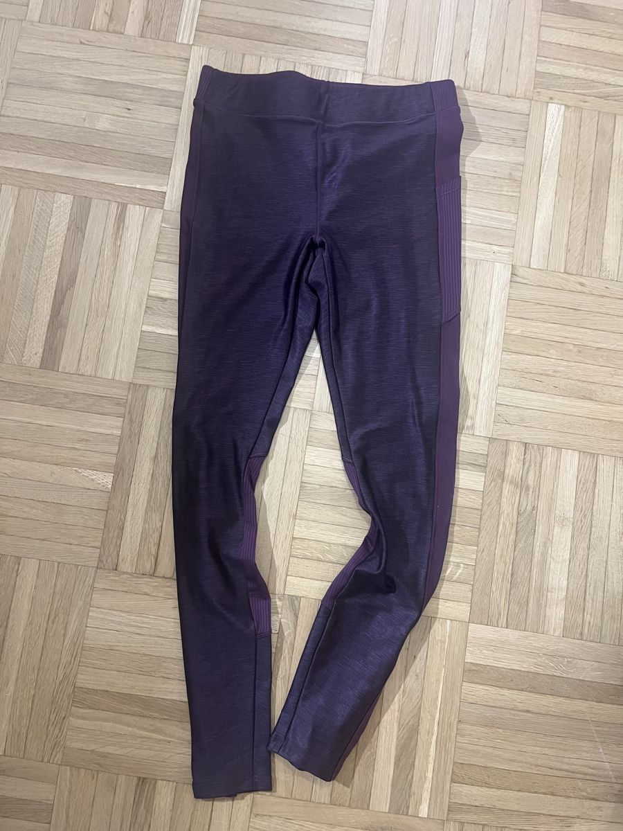Decathlon Leggings: Dunkellila Sport Leggings, Grösse S – Gebraucht aus Bern von t.nomse