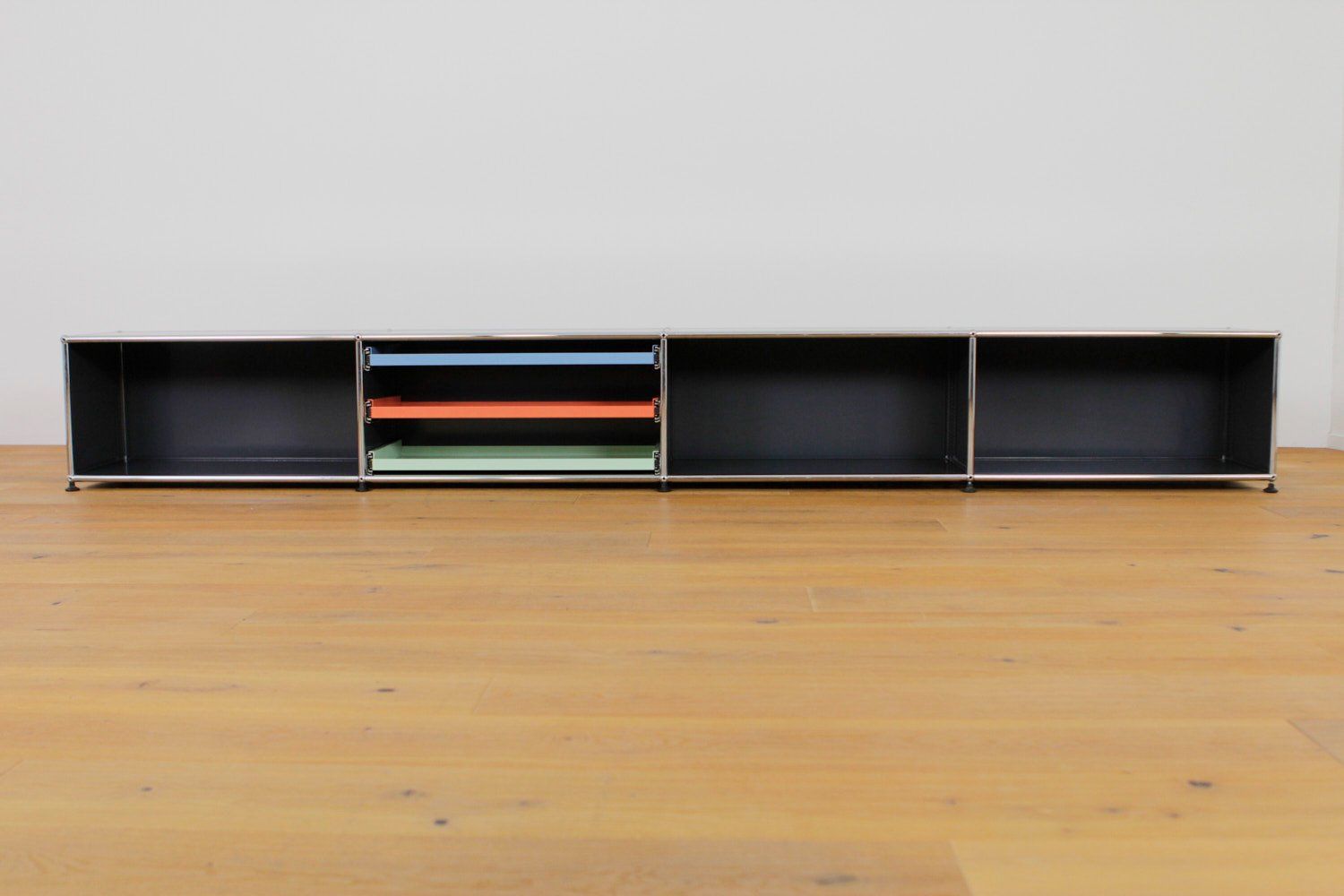 USM Mobili TV: USM Haller Lowboard Anthrazitgrau und Multicolor – Nuovo (secondo la descrizione) da Affoltern am Albis venduto da StudioStandard