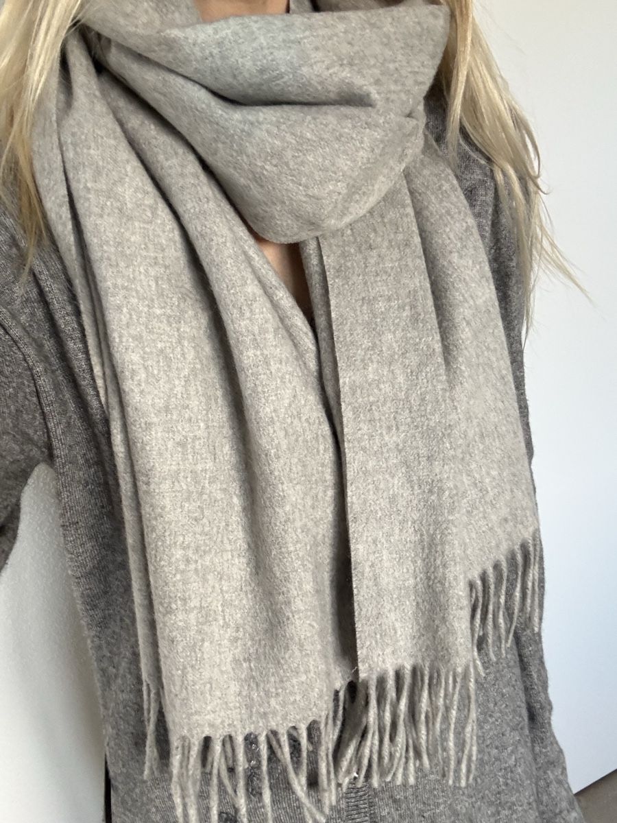 Loro Piana Foulards, Tücher & Schals: Loro Piana Kaschmir Schal silber grau wunderschön – Gebraucht aus Zürich von car_9sdb 1
